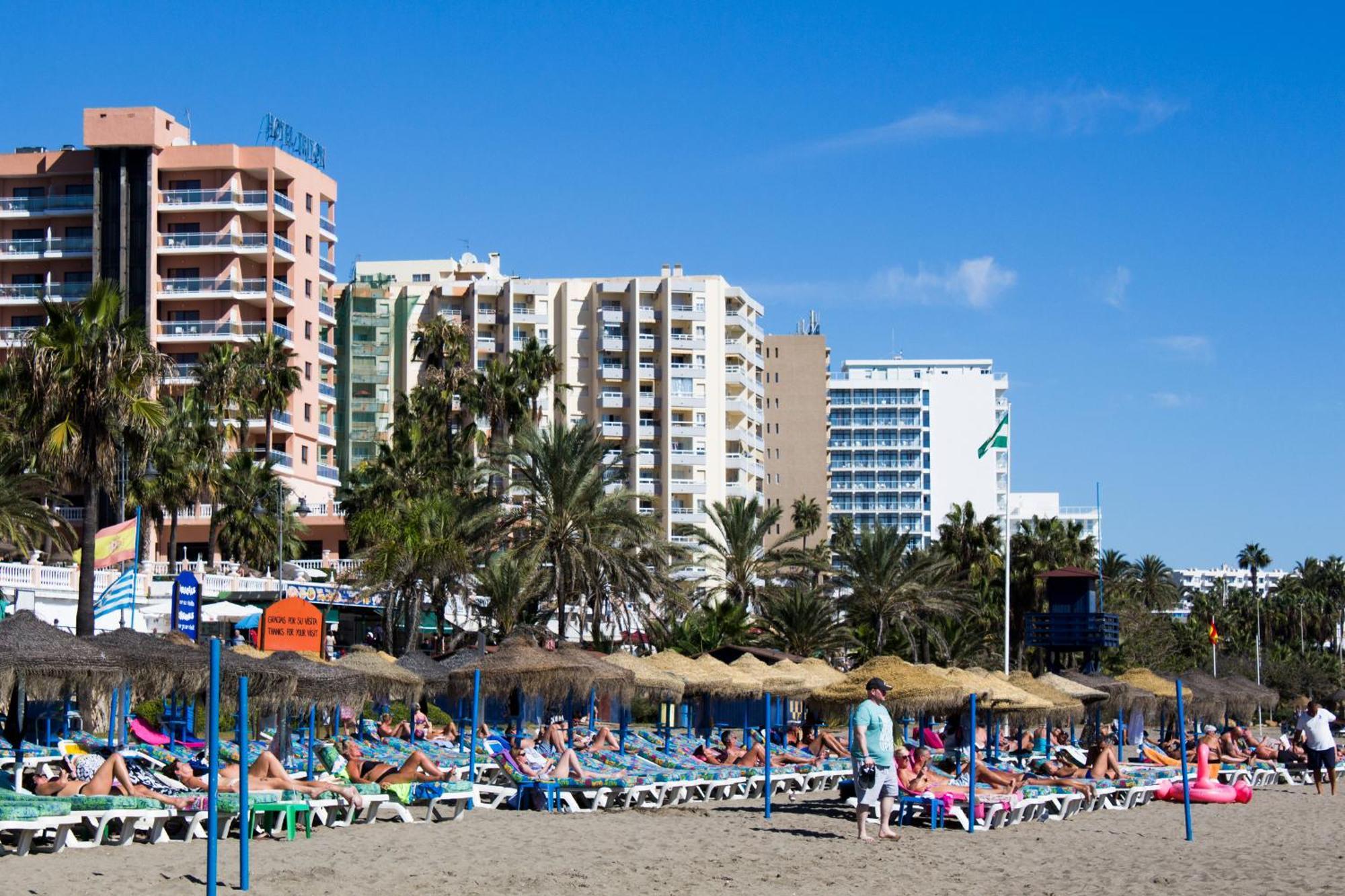 Benal Beach Suite Ii, Estudio Con Parque Acuatico Y Vistas Al Mar. Бенальмадена Экстерьер фото